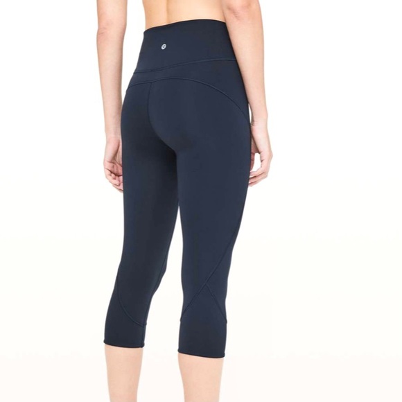 Lululemon In Movement Crop 19”, EUC - Picture 4 of 5